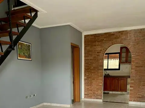 Depto Tipo Casa en Alquiler de 3 ambientes
