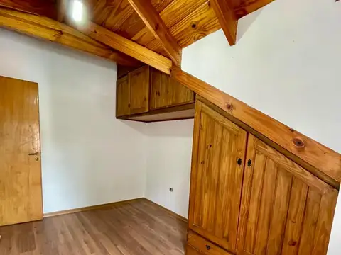Depto Tipo Casa en Alquiler con 1 cocheras