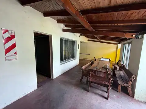 Casa 5 ambientes con 1 baño