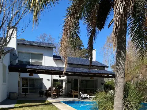 Casa en venta o permuta en Aldea Country Golf Fisherton