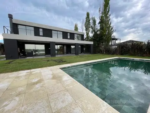 Barrio San Benito a la laguna