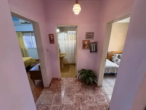 Casa 7 ambientes con 2 baños