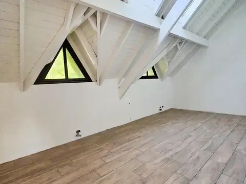 Casa en Venta con 6 cocheras
