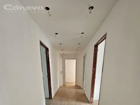 Casa 8 ambientes con 5 baños