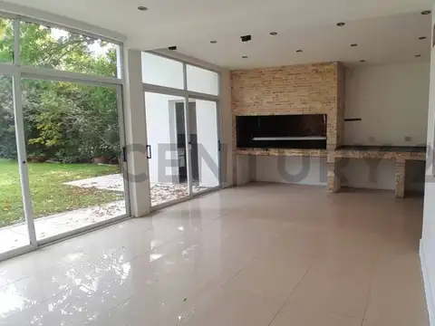 Casa 4 ambientes con 3 baños
