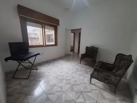 Venta. departamento 2 ambientes. Av corrientes 2500. Once