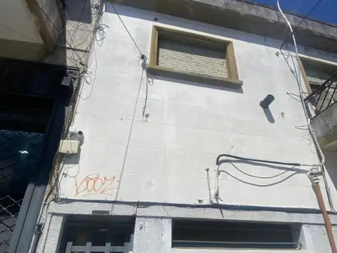 PH FRENTE DOS AMBIENTES CON PATIO Y LAVADERO