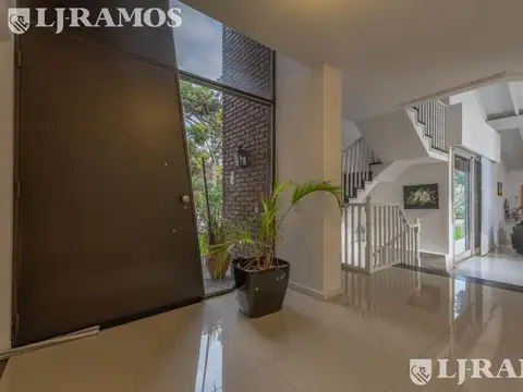 Casa 11 ambientes con 6 baños