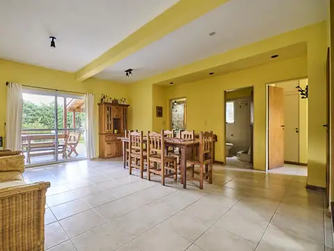 Casa en Venta con 3 cocheras