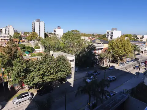 DEPARTAMENTO 2 AMBIENTES CON BALCÓN Y VISTA AL FRENTE. ZAPIOLA 105 PISO 4B BERNAL - QUILMES