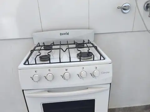 DEPARTAMENTO 2 AMBIENTES CON BALCÓN Y VISTA AL FRENTE. ZAPIOLA 105 PISO 4B BERNAL - QUILMES