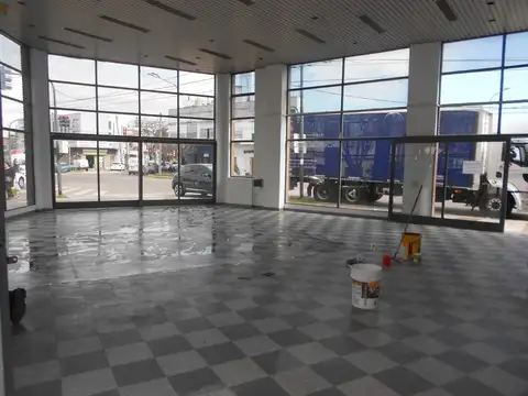 Local en Venta Via Púb.