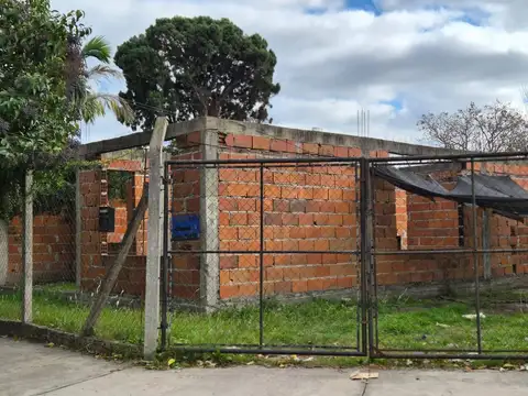Lindo lote con mejoras - San Miguel, esquina transitada