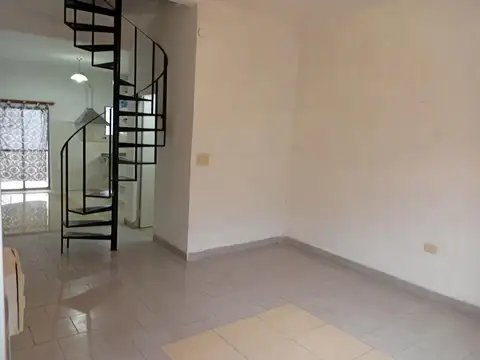 Depto Tipo Casa en Alquiler de 2 dormitorios