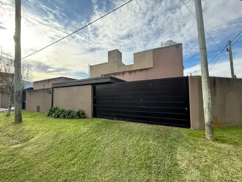 Casa en  calle 5 esquina 504