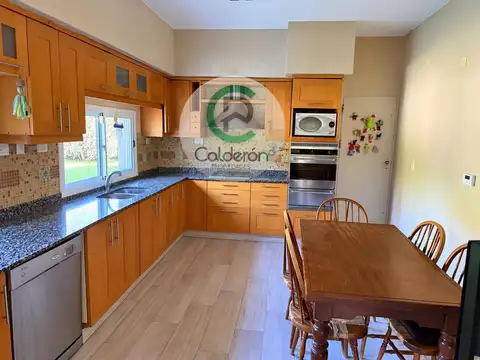 Casa en Venta con 5 cocheras