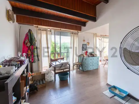 Chalet en dos plantas con excelente ubicación a la venta