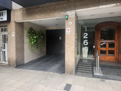 Cochera Venta Parque Chacabuco PB en Edificio