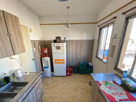 Depto 3 amb. con amplia cochera, baulera y bajas expensas 