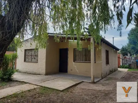 Casa en venta - 2 Dormitorios 1 Baño - 288Mts2 - Merlo