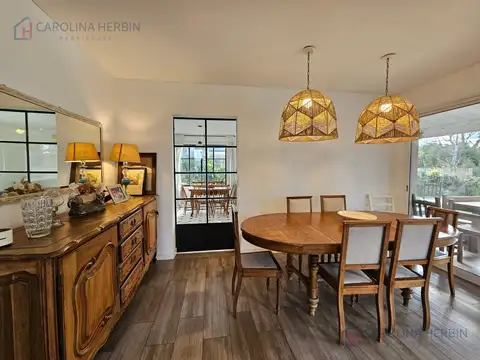 Casa en Venta con 3 cocheras