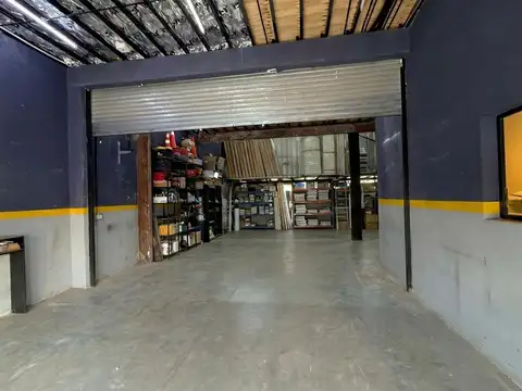 Venta Galpón con estructura de hormigón • Planta libre • Gran potencial comercial/inversión Floresta