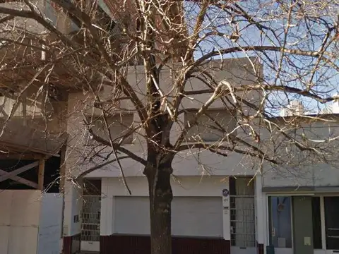 Casa en venta - 5 dormitorios 5 baños - 140mts2 - La Plata