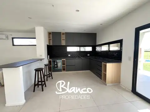 Casa 5 ambientes con 3 baños