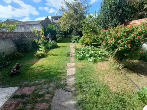 Casa 3 ambientes con 2 baños