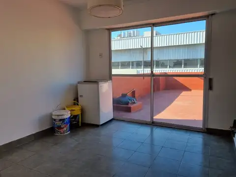 CASA MULTIFAMILIAR CON AMPLIO DEPOSITO TERRAZA