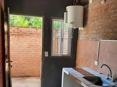 Casa 2 ambientes con 1 baño