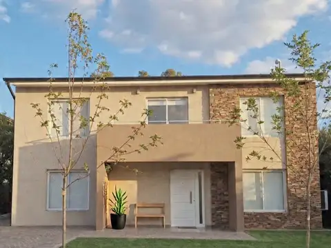 VENTA CASA 4 AMB SANTA GUADALUPE PILETA