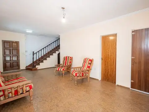 Casa 5 ambientes con 3 baños