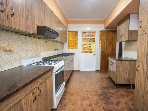 Casa de Categoría a 5 cuadras de BV Pellegrini.