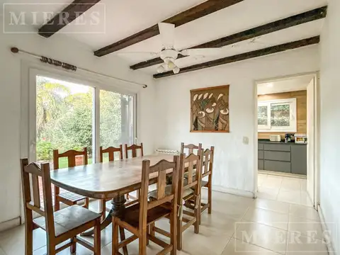 Casa 8 ambientes con 3 baños