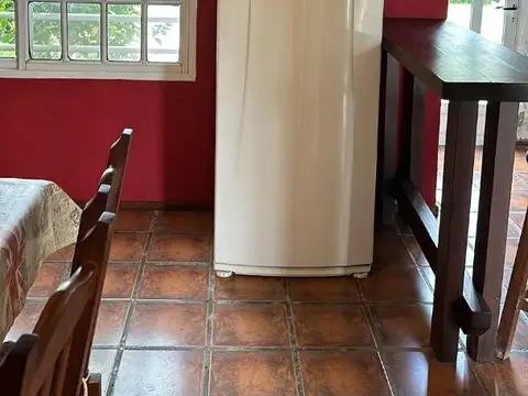 CASA A RECICLAR CON QUINCHO Y PILETA EN 2 LOTES