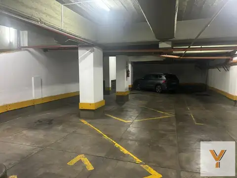 Av. de Mayo e/ Chacabuco y Peru
