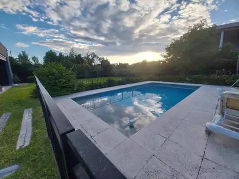 Casa 6 ambientes con 5 baños