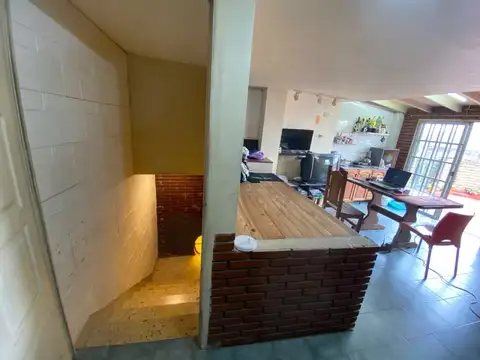 Casa 12 ambientes con 4 baños