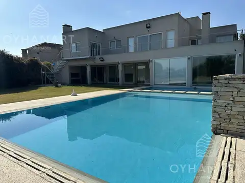 Casa con vista al Goilf  en Las Lomas