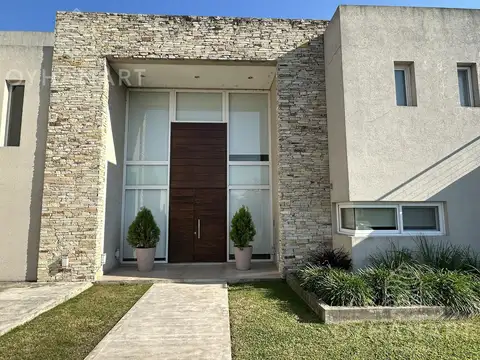 Casa en Venta en Haras Santa Maria, USD 575.000