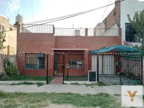 Casa 5 ambientes con 2 baños