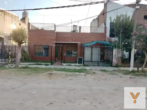 Casa en venta - 3 Dormitorios 2 Baños - Cochera - 528Mts2 - Gregorio de Laferrere, La Matanza