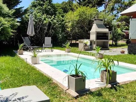 Casa 3 dormitorios en Alquiler en Pinamar, Costa Atlántica. 7/8 personas! Pileta! ENERO Y FEBRERO 26