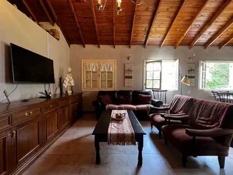 Casa 4 ambientes con 2 baños