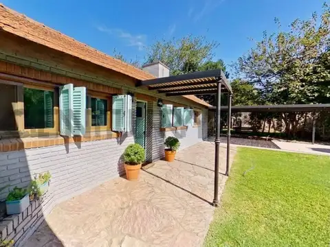 Casa 4 ambientes con 2 baños