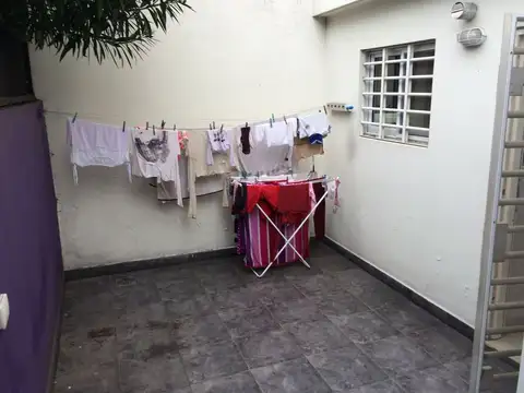 Depto Tipo Casa 3 ambientes con 2 baños