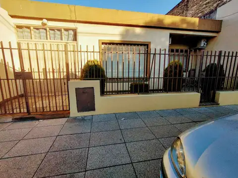 CASA 4 AMBIENTES VILLA LUZURIAGA VENTA FONDO PARRI