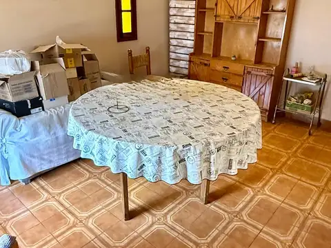 Teniente General Lonardi 1900, Piso pb