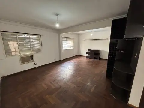 ALQUILER – Departamento de 3 dormitorios con patio en pleno Centro sobre Av. General Paz